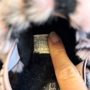 Girls Ugg slides/slippers